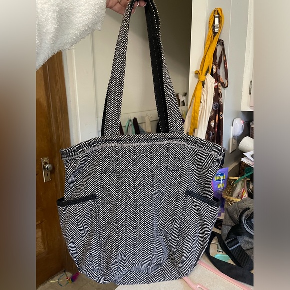 thirty-one Handbags - Thirty one black‎ and white tote